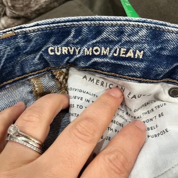American Eagle Curvy Mom Jeans Distressed Size 0 High Rise Ripped Denim - Picture 9 of 9